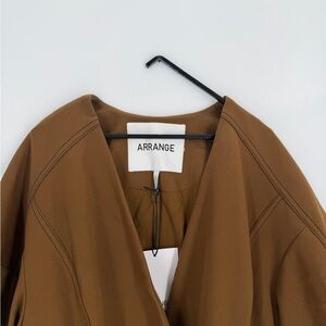 Arrange Twill Sculpted Padded Shoulder Wide Sleeve Blazer In Brown
